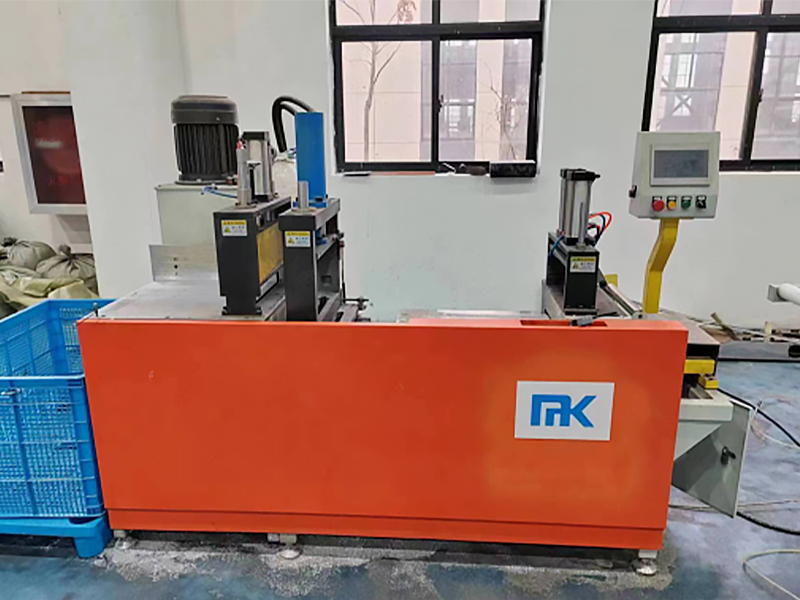 Mașină de tăiere CNC